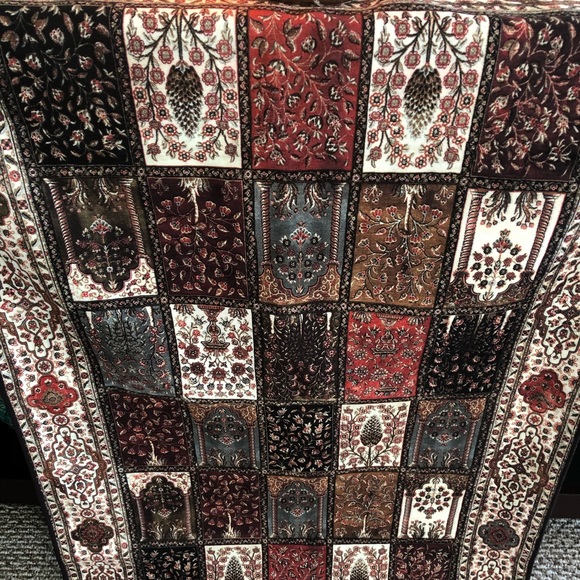 Handmade Silk Carpet “Nation” - Picture 7 of 8